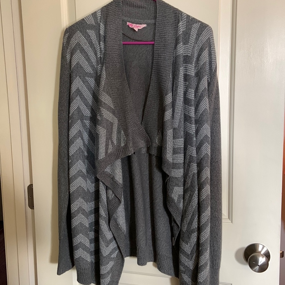 Womans white and gray cardigan